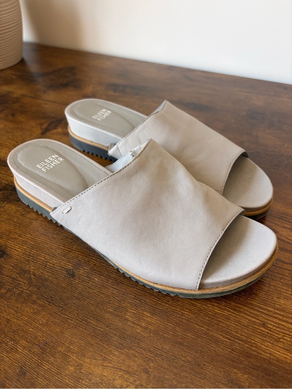 Eileen Fisher Light Khaki Gray Koha Tumbled Leather Wedge Sandal Size 8